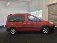 Used Peugeot TePee Outdoor 92 HP (67 kW) 2011 Red MPV