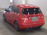 Used Mercedes B180 122 HP (89 kW) 2013 Red Hatchback