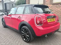 Begagnad Mini Cooper Hatch 2018 Röd Halvkombi