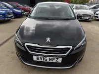Usado Peugeot 308 Allure 120 CV (88 kW) 2016 Negro Utilitario