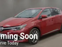 Used Toyota Auris Hybrid 136 HP (100 kW) 2016 Red Hatchback