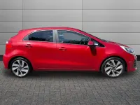 Used Kia Rio 107 HP (78 kW) 2016 Red Hatchback