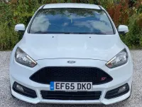 Usado Ford Focus ST 250 HP (183 kW) 2015 Branco Citadino