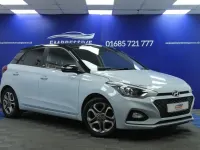 Usado Hyundai i20 84 CV (61 kW) 2019 Gris Utilitario