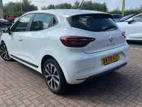 Used Renault Clio Evolution 90 HP (66 kW) 2023 White Hatchback