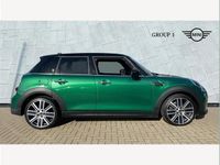 Begagnad Mini Cooper Exclusive 136 HK (100 kW) 2024 Grön Halvkombi