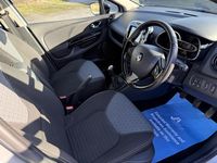 Used Renault Clio IV Dynamique 90 HP (66 kW) 2014 Silver Hatchback