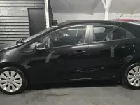 Begagnad Kia Rio 2015 Svart Halvkombi