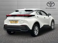 Second-hand Toyota C-HR 140 CP (102 kW) 2024 Alb SUV