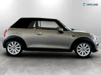 Usado Mini Cooper Cabriolet 136 HP (100 kW) 2016 Prateado Cabrios