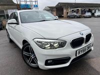 Begagnad BMW 118 Sport Line 2016 Vit Halvkombi