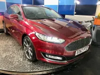 Usado Ford Mondeo Vignale 240 CV (176 kW) 2017 Rojo Utilitario