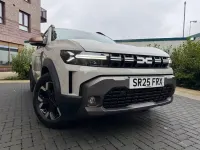 New Dacia Duster Extreme 143 HP (105 kW) 2025 Cream Hatchback