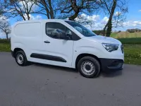 Usado Vauxhall Combo 100 HP (73 kW) 2022 Branco Monovolume