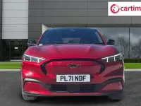 Begagnad Ford Mustang Extended Range 351 HK (258 kW) 2022 Röd Halvkombi