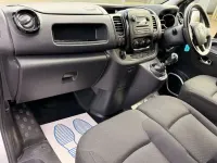Gebraucht Vauxhall Vivaro Sportive 120 PS (88 kW) 2019 Silber Van / Kleinbus