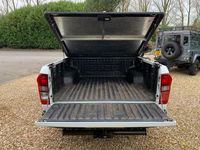 Used Isuzu D-Max 160 HP (117 kW) 2017 White Pickup