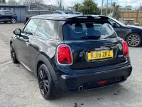 Używany Mini Cooper Hatch 2018 Czarny Hatchback