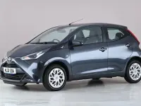 Usado Toyota Aygo X-play 72 CV (52 kW) 2021 Gris Utilitario