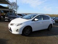 Used Toyota Auris Plus 132 HP (97 kW) 2015 White Hatchback