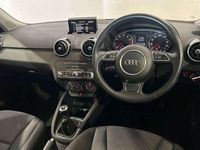 Usado Audi A1 Sport 94 HP (69 kW) 2018 Prateado Citadino