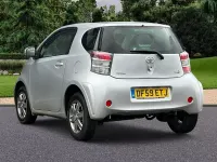Used Toyota iQ 68 HP (50 kW) 2010 Silver Hatchback