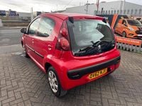 Used Peugeot 107 Active 68 HP (50 kW) 2012 Red Hatchback