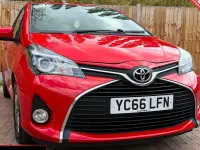 Used Toyota Yaris 99 HP (72 kW) 2016 Red Hatchback