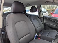 Used Hyundai ix20 SE 90 HP (66 kW) 2017 White Hatchback