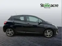 Second-hand Toyota Yaris Hybrid 99 CP (72 kW) 2020 Negru Hatchback