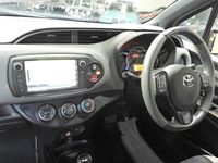 Used Toyota Yaris Multidrive S 99 HP (72 kW) 2017 White Hatchback