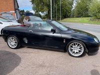 Używany MG F 118 KM (86 kW) 1999 Czarny Kabriolet