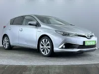 Used Toyota Auris Hybrid 136 HP (100 kW) 2016 Silver Hatchback