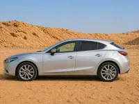Usado Mazda 3 121 HP (88 kW) 2018 Prateado Citadino
