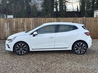 Used Renault Clio V SE 90 HP (66 kW) 2022 White Hatchback