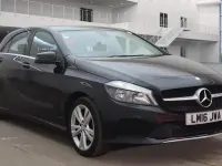 Begagnad Mercedes A180 2016 Svart Halvkombi