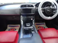 Usado Jaguar XE R-Sport 250 HP (183 kW) 2018 Cinzento Sedan