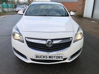 Used Vauxhall Insignia SRi 136 HP (100 kW) 2016 White Hatchback