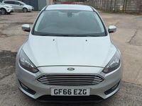Begagnad Ford Focus Zetec 2016 Silver Halvkombi