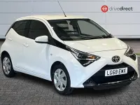 Used Toyota Aygo X-play 2018 White Hatchback