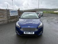 Usado Ford Focus Zetec 120 CV (88 kW) 2017 Azul Familiar