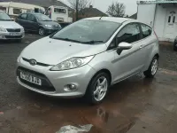 Begagnad Ford Fiesta Zetec 2010 Silver Halvkombi