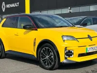 Used Renault R5 Iconic 110 kW (150 HP) 2025 Yellow/black  Hatchback