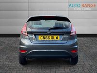 Usado Ford Fiesta Zetec 100 HP (73 kW) 2016 Cinzento Citadino