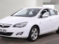 Begagnad Vauxhall Astra SRi 165 HK (121 kW) 2012 Vit Halvkombi