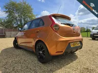 Begagnad MG MG3 106 HK (77 kW) 2013 Orange Halvkombi
