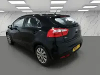 Usado Kia Rio 107 CV (78 kW) 2012 Negro Utilitario