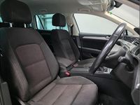 Used VW Passat Business 147 HP (108 kW) 2016 White Estate