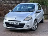 Usado Renault Clio II Dynamique 75 CV (55 kW) 2011 Plateado Utilitario
