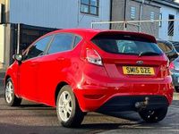 Used Ford Fiesta Zetec 75 HP (55 kW) 2015 Red Hatchback